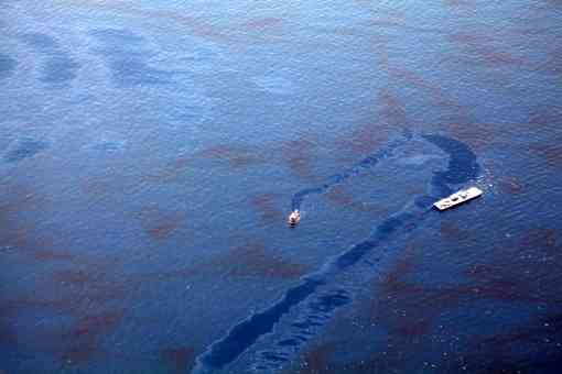 Oil spill response actions near drill site May 27, 2010