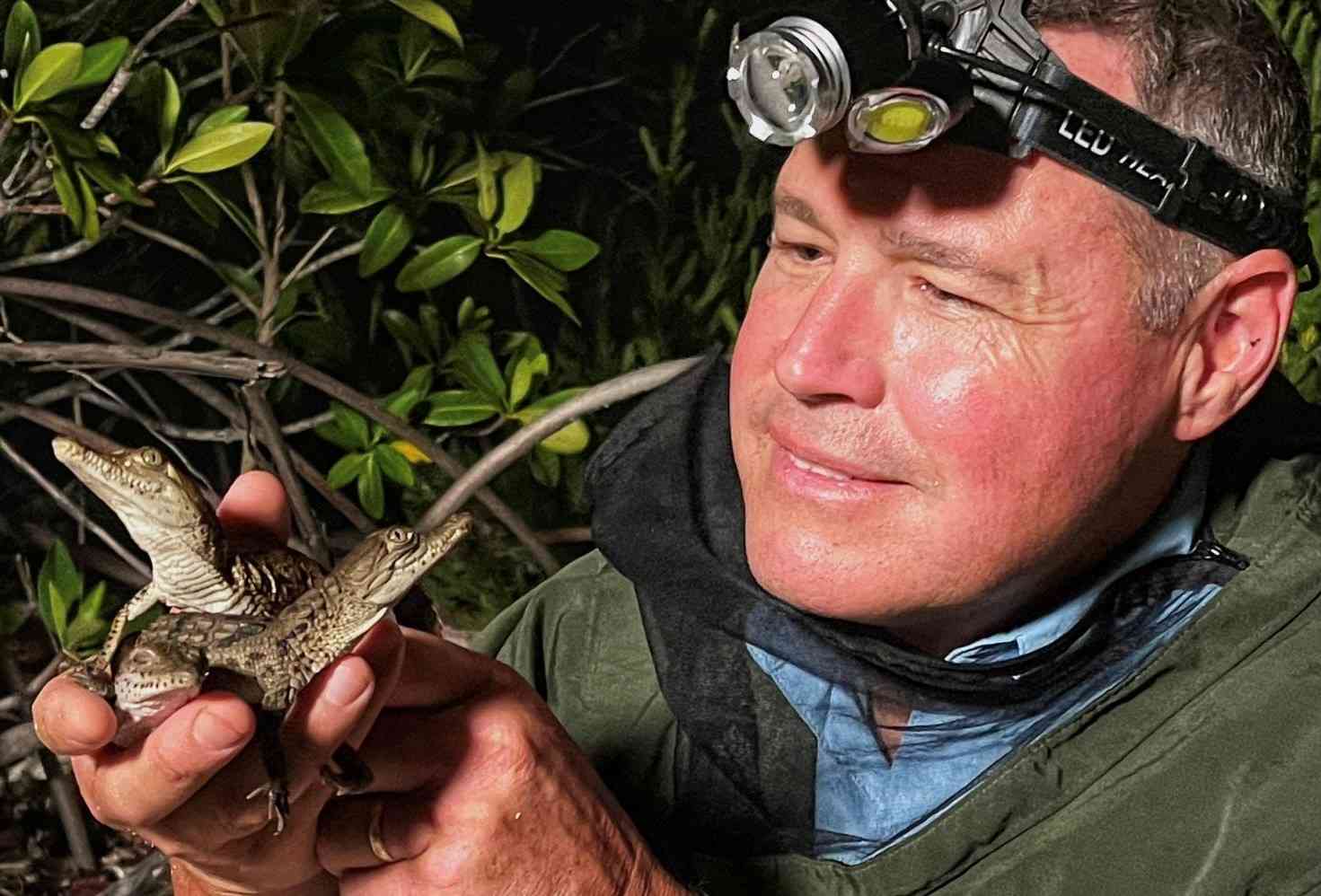 Jeff Corwin with baby alligator
