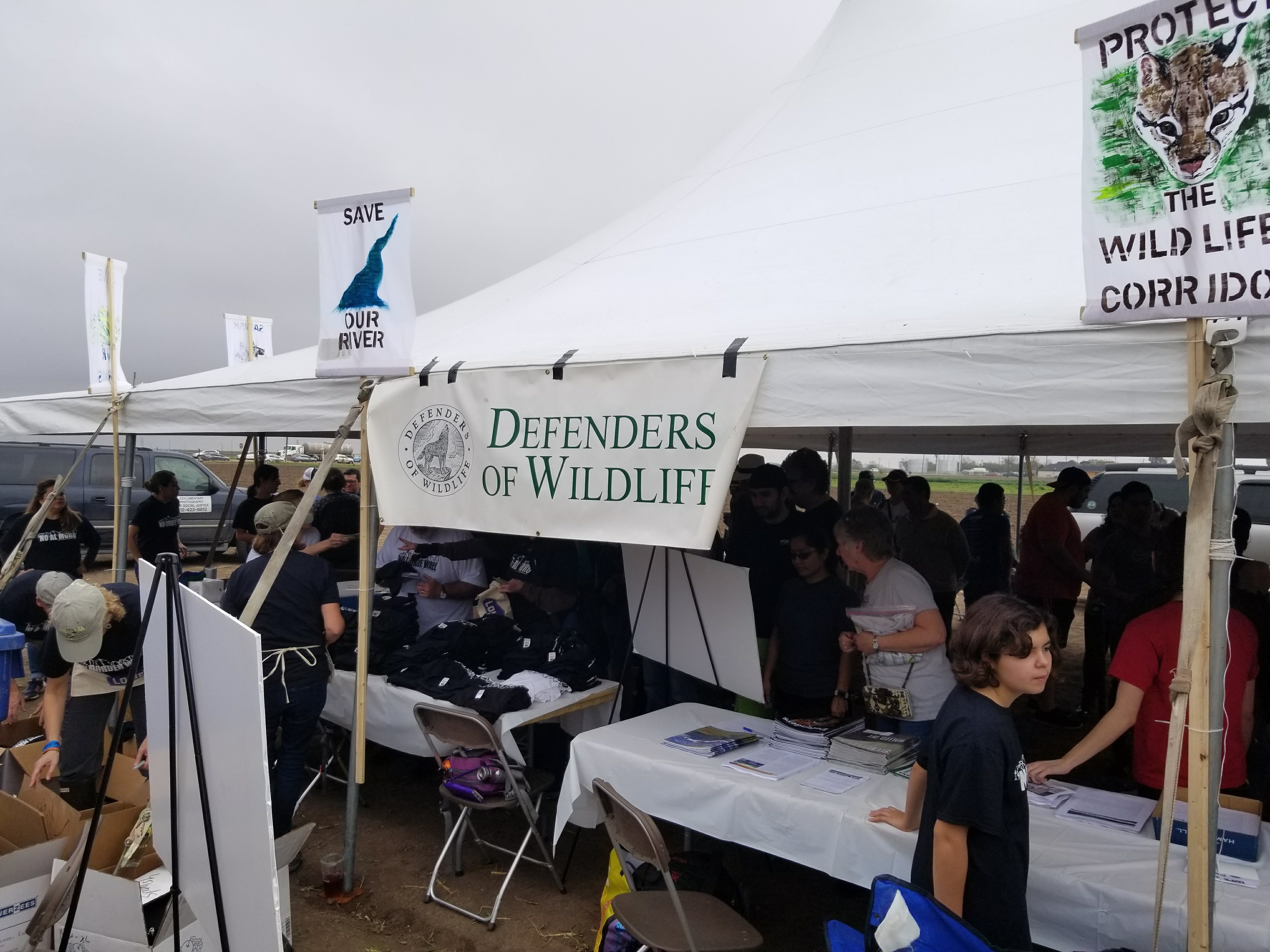 SW - Texas Wall Rally - WS of Defenders sign